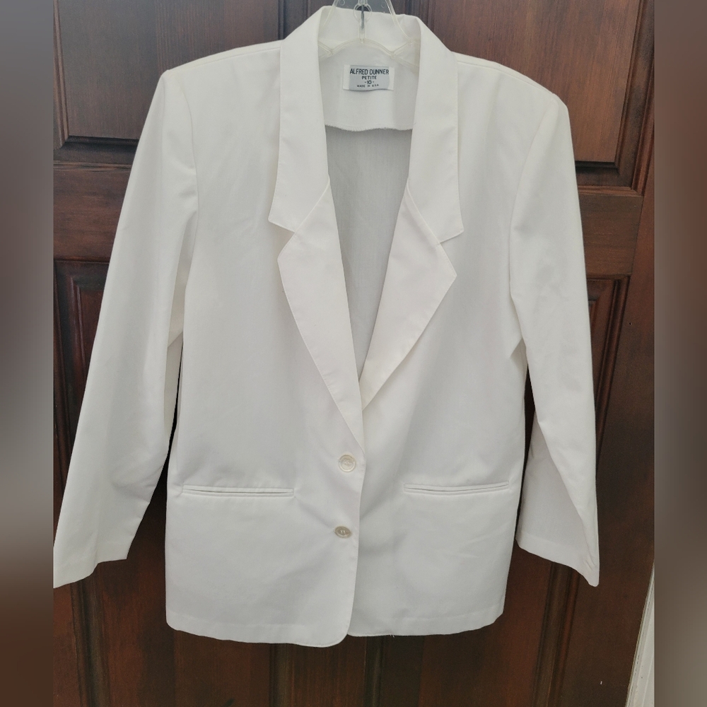 Alfred Dunner Petite Size 10 White Cotton Blazer 2 Button Closer Made In USA